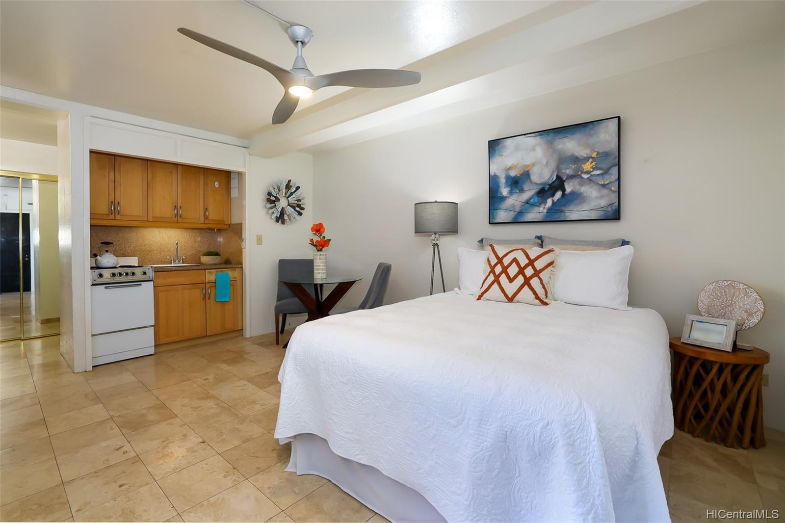 2957 Kalakaua Avenue  Unit 211