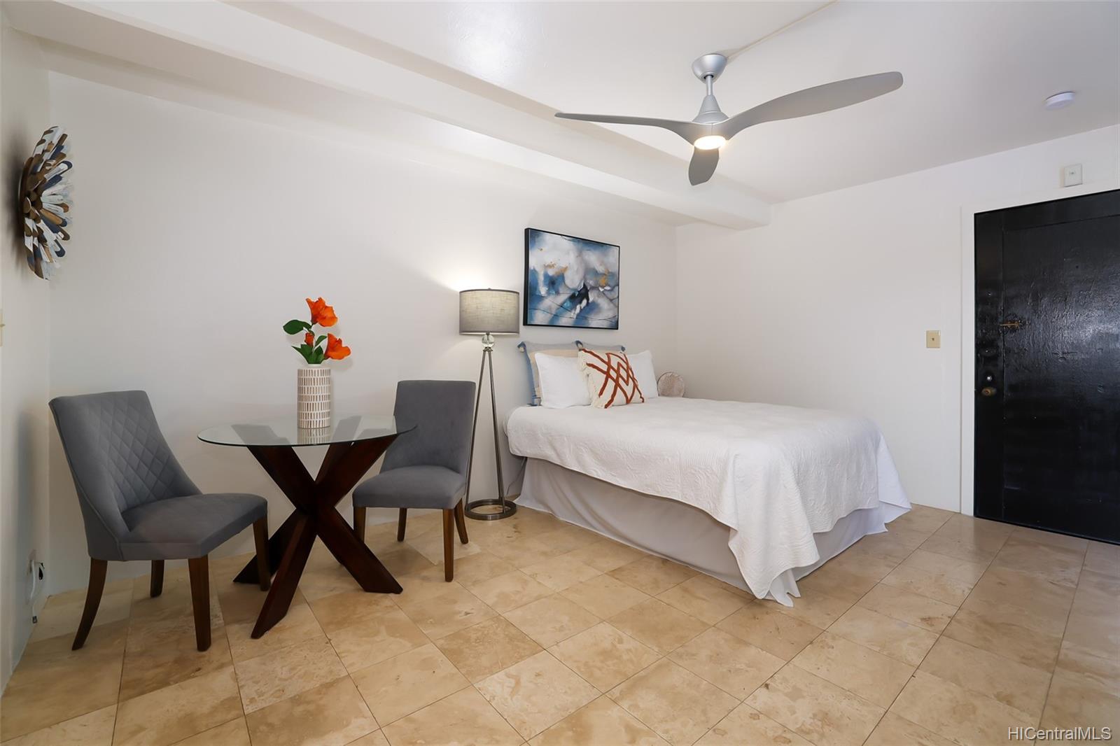2957 Kalakaua Avenue  Unit 211