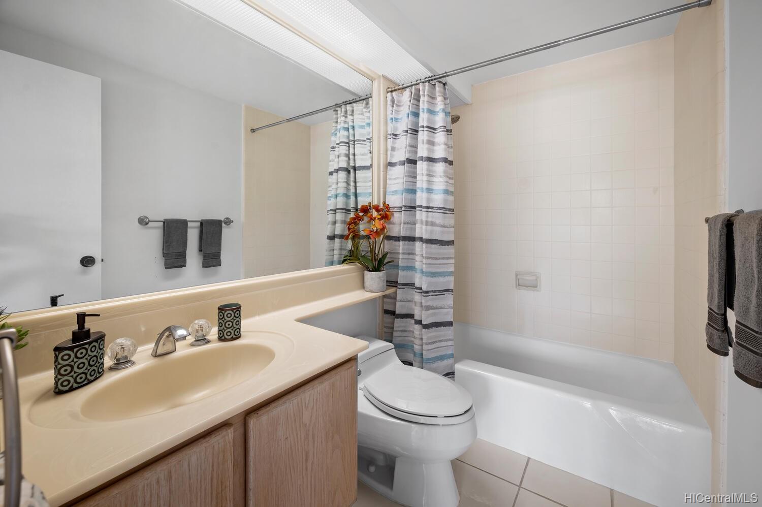 2333 Kapiolani Boulevard  Unit 3307