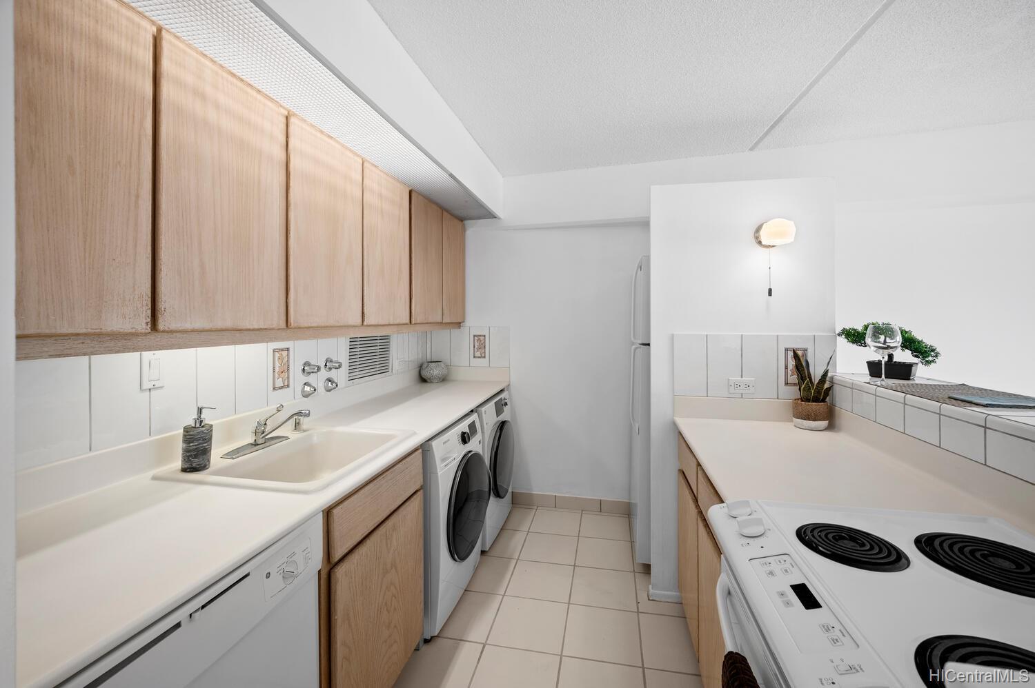 2333 Kapiolani Boulevard  Unit 3307