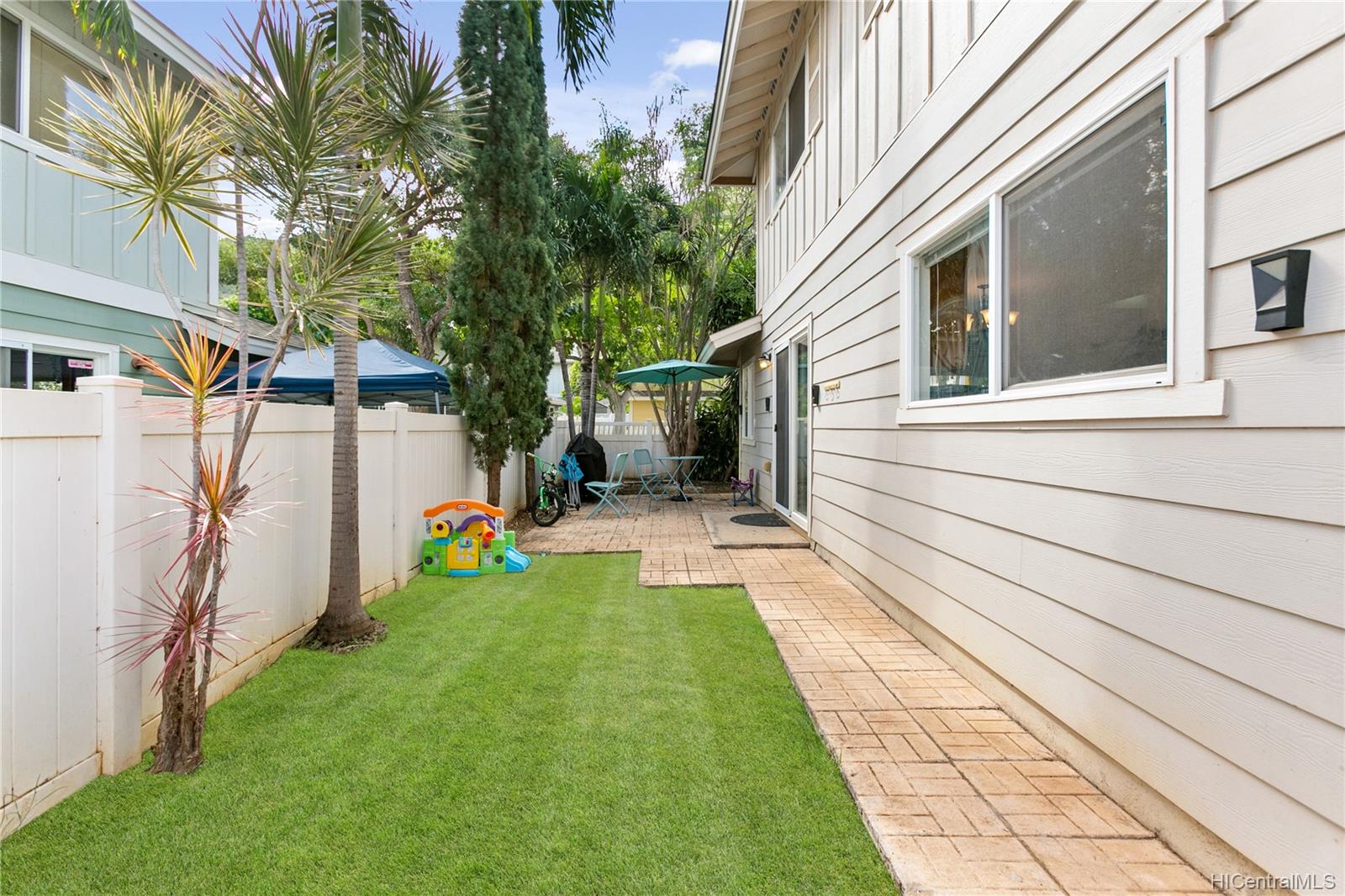 87-2065 Pakeke Street  Unit 10