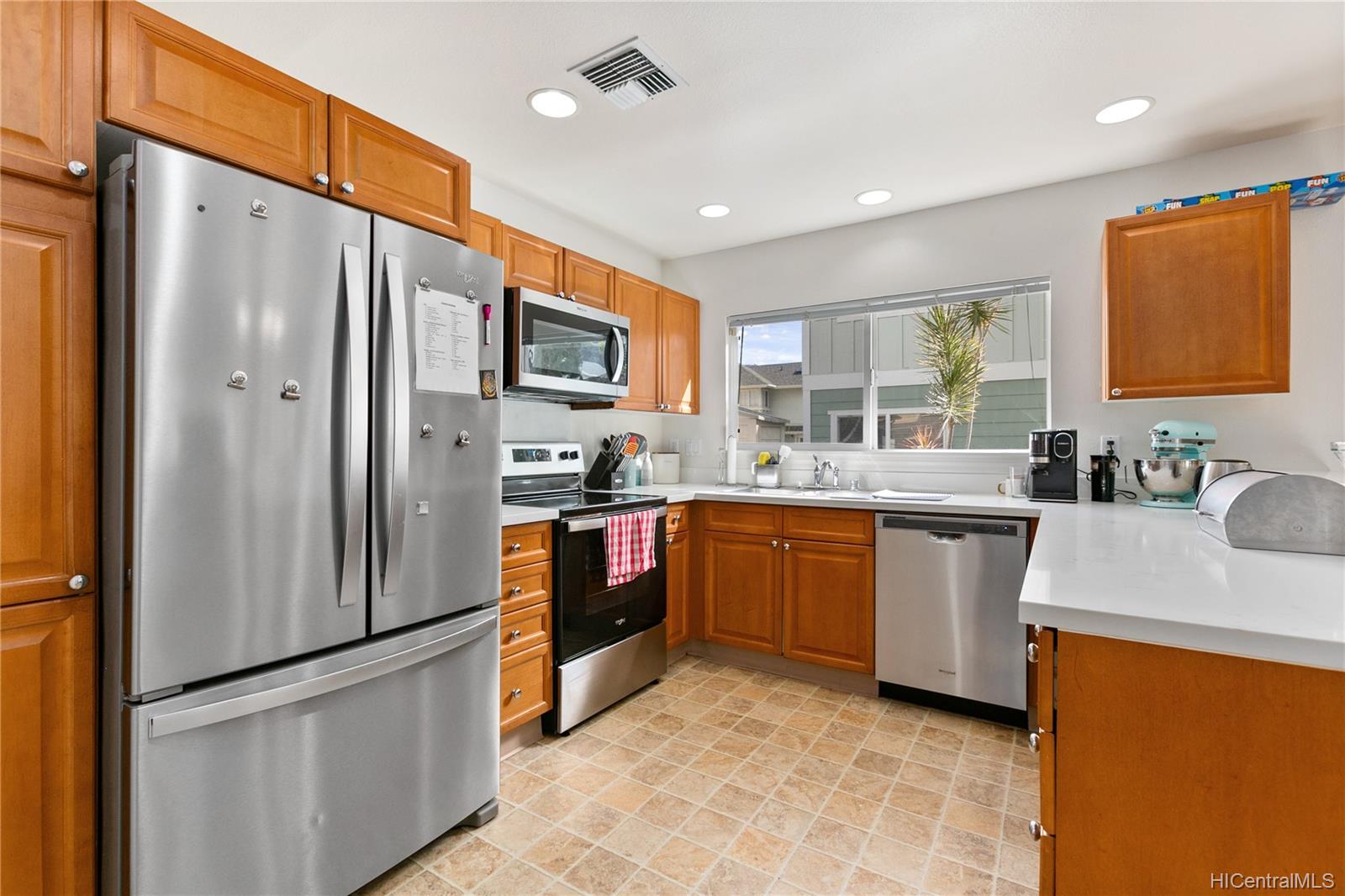 87-2065 Pakeke Street  Unit 10