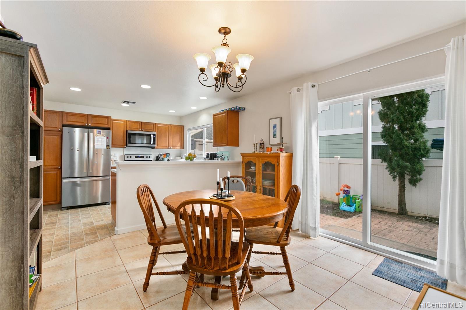 87-2065 Pakeke Street  Unit 10