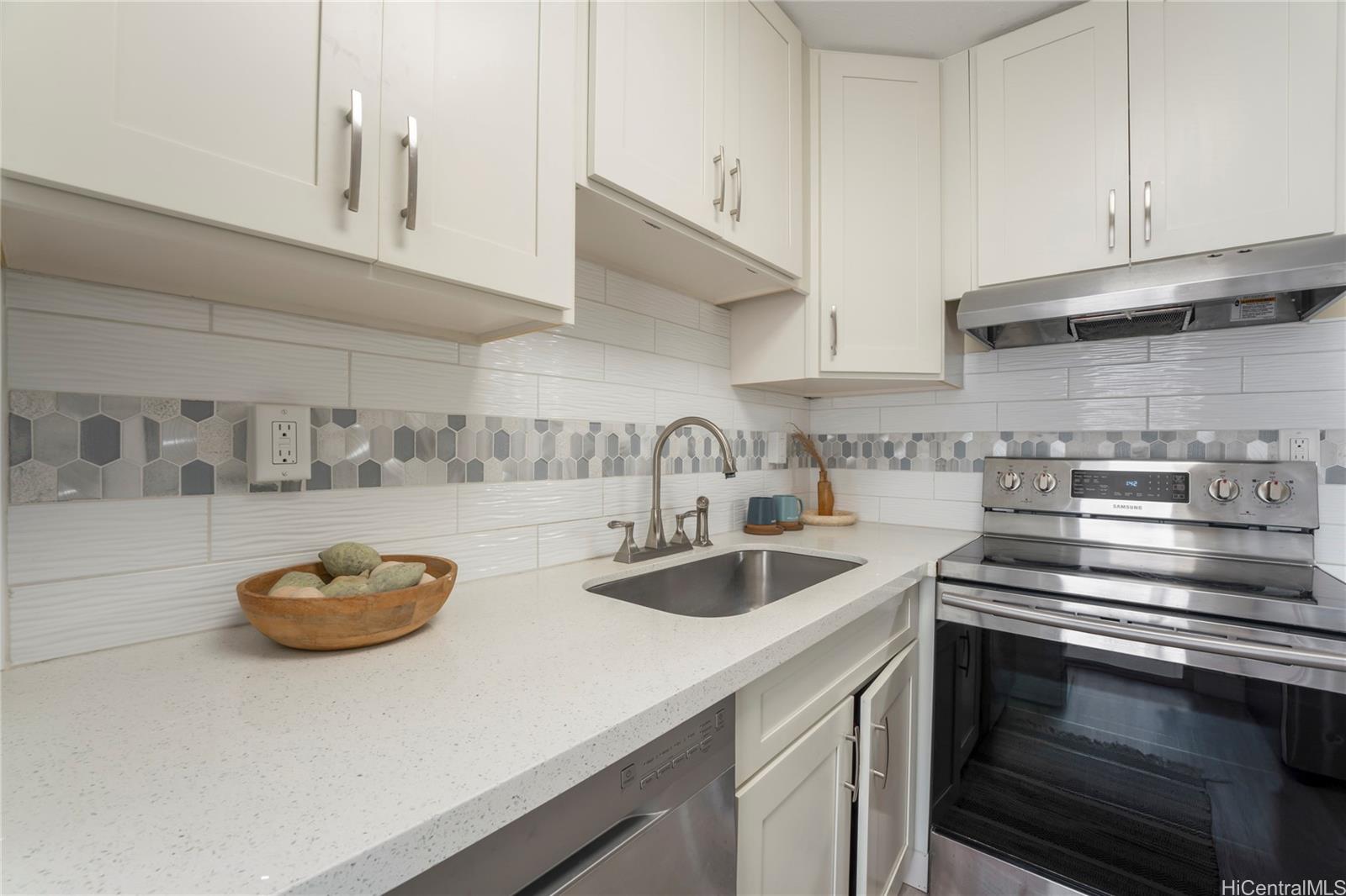 95-2031 Waikalani Place  Unit D906