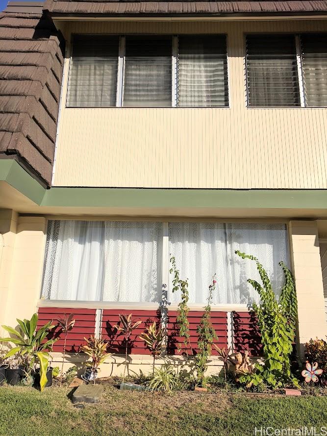 Pacific Village 98269 Ualo Street Unit R1 Aiea HI 96701 listed 01142023