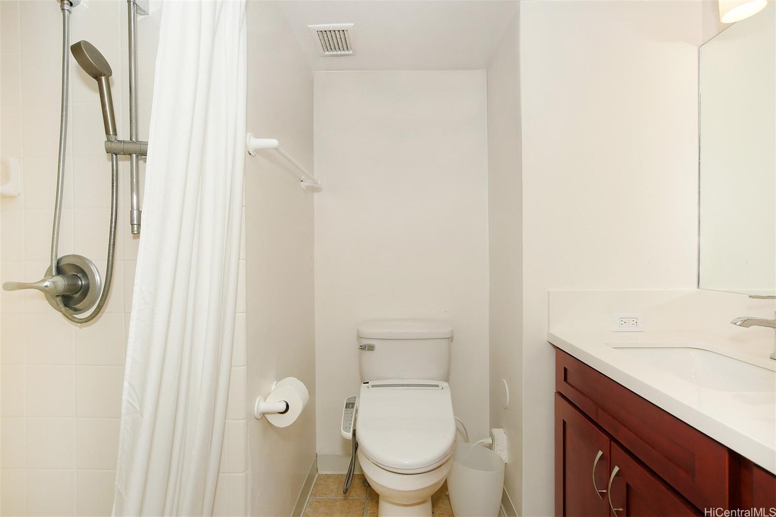 3015 Kalakaua Avenue  Unit 201