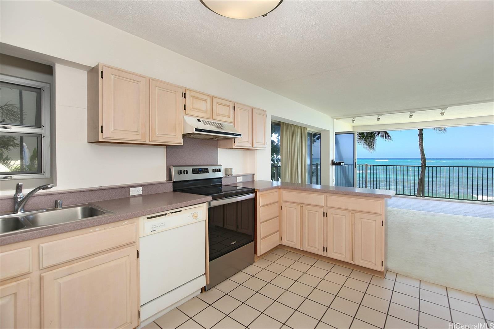 3015 Kalakaua Avenue  Unit 201