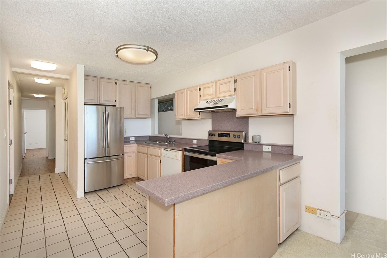 3015 Kalakaua Avenue  Unit 201