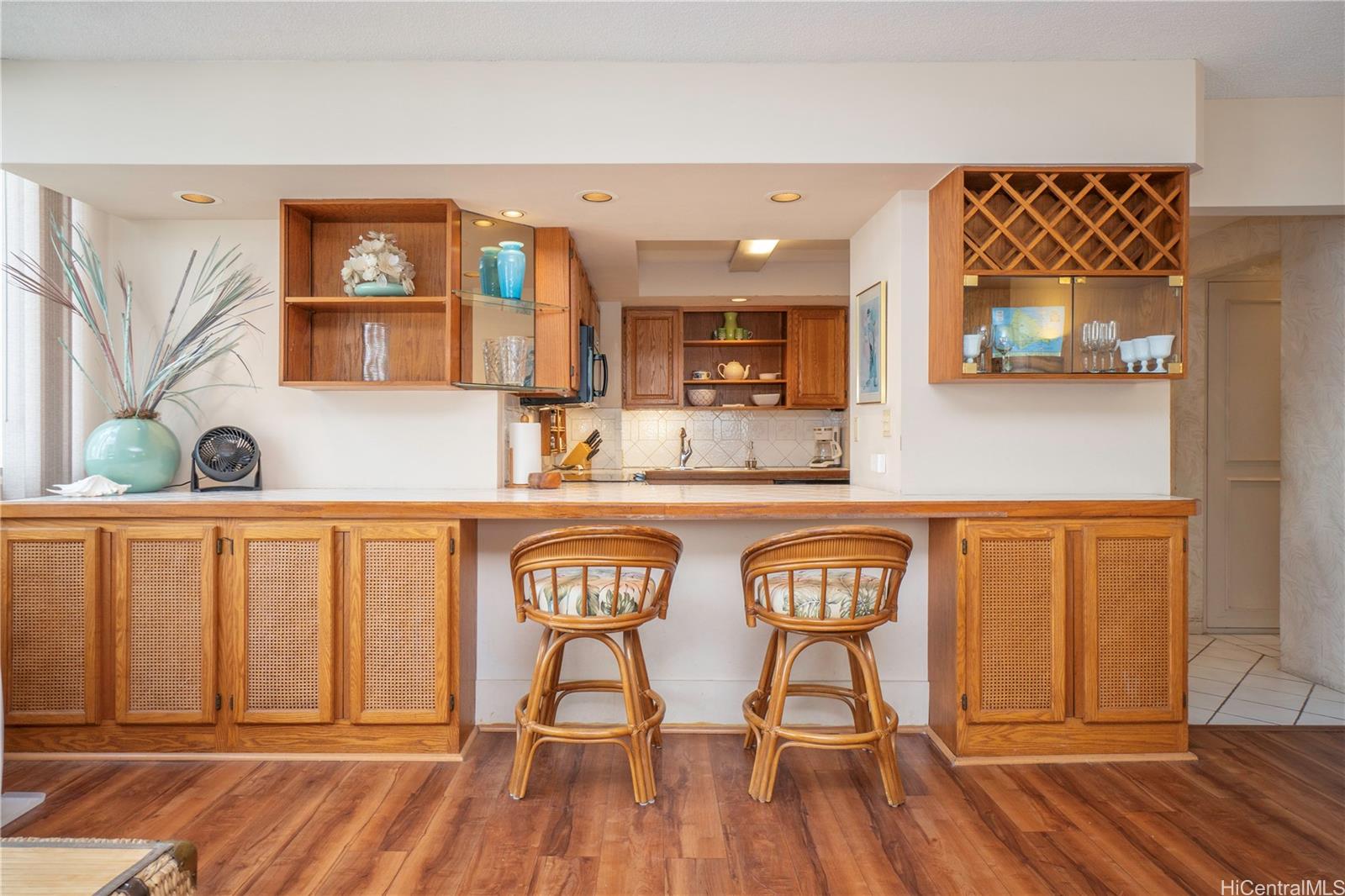 2500 Kalakaua Avenue  Unit 503