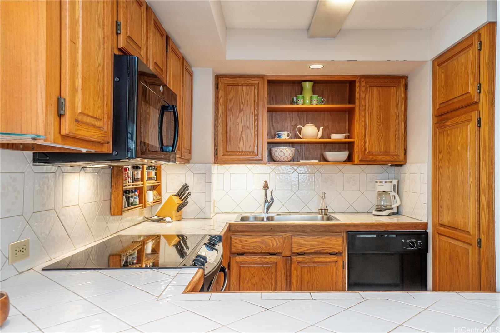 2500 Kalakaua Avenue  Unit 503