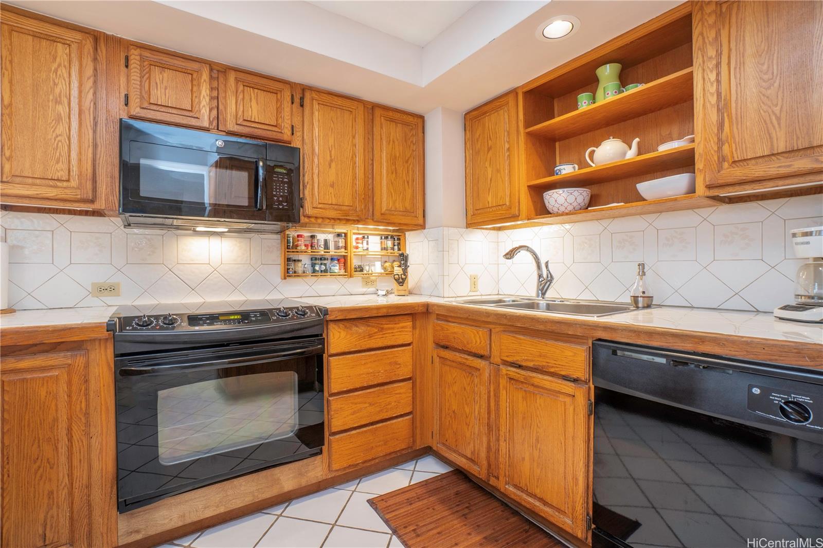 2500 Kalakaua Avenue  Unit 503