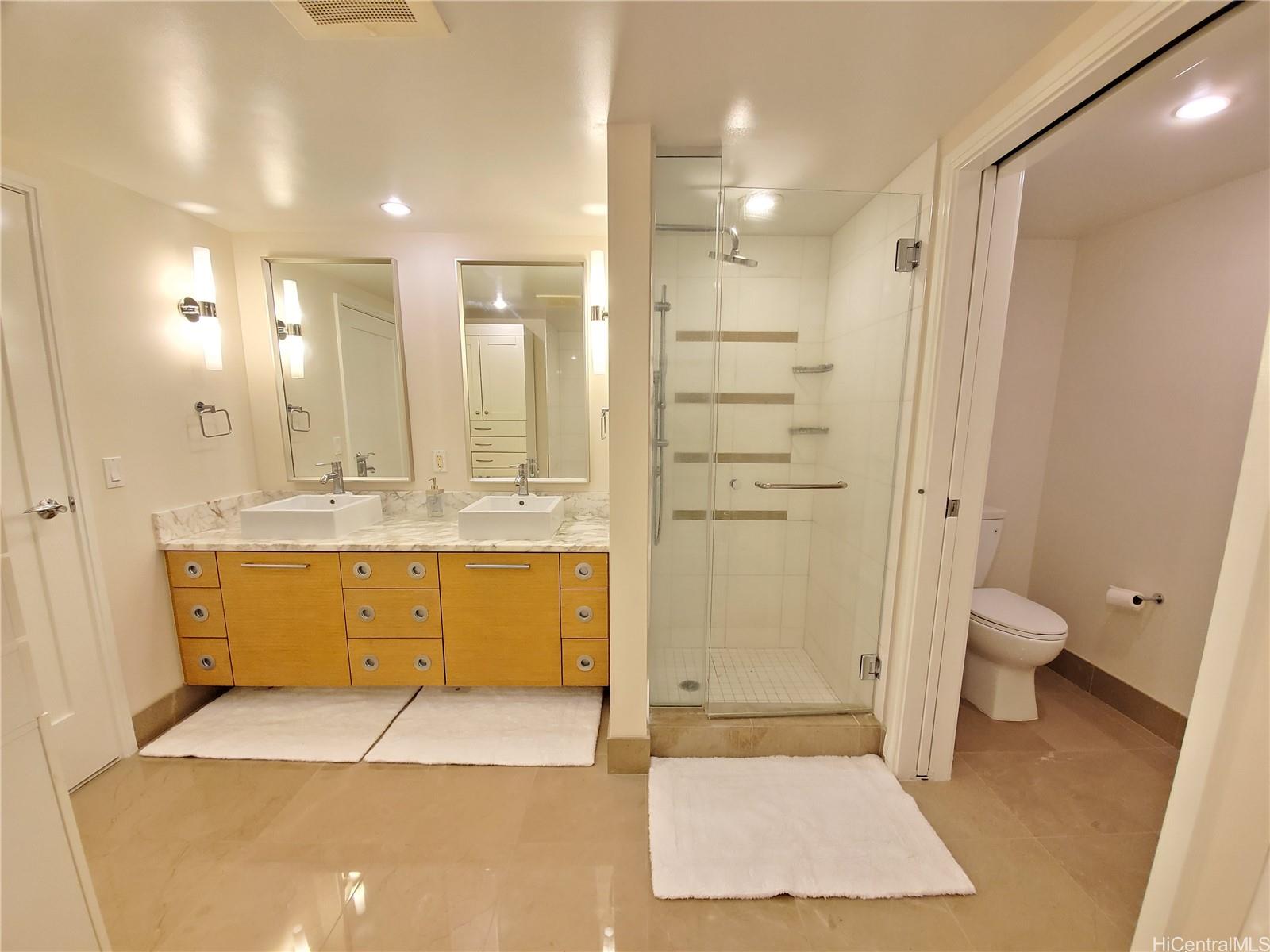 1177 Queen Street  Unit 3205