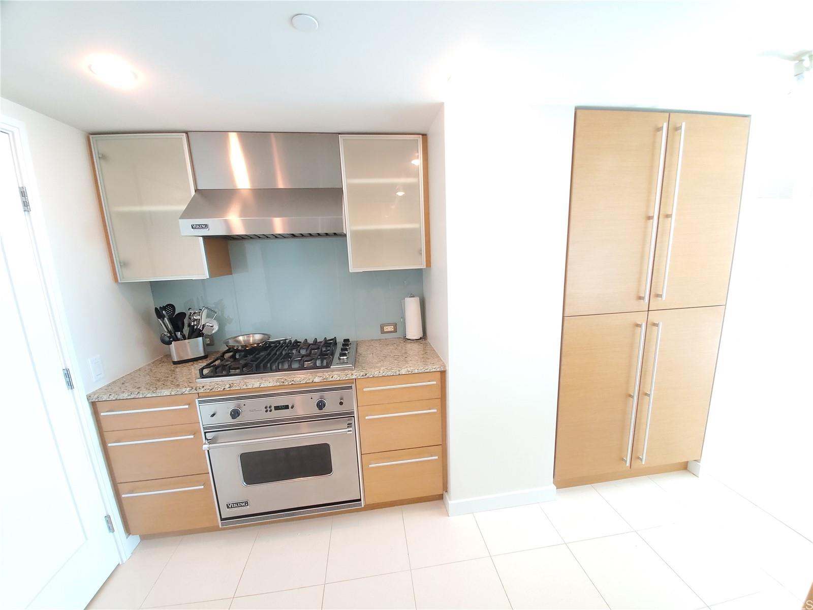1177 Queen Street  Unit 3205