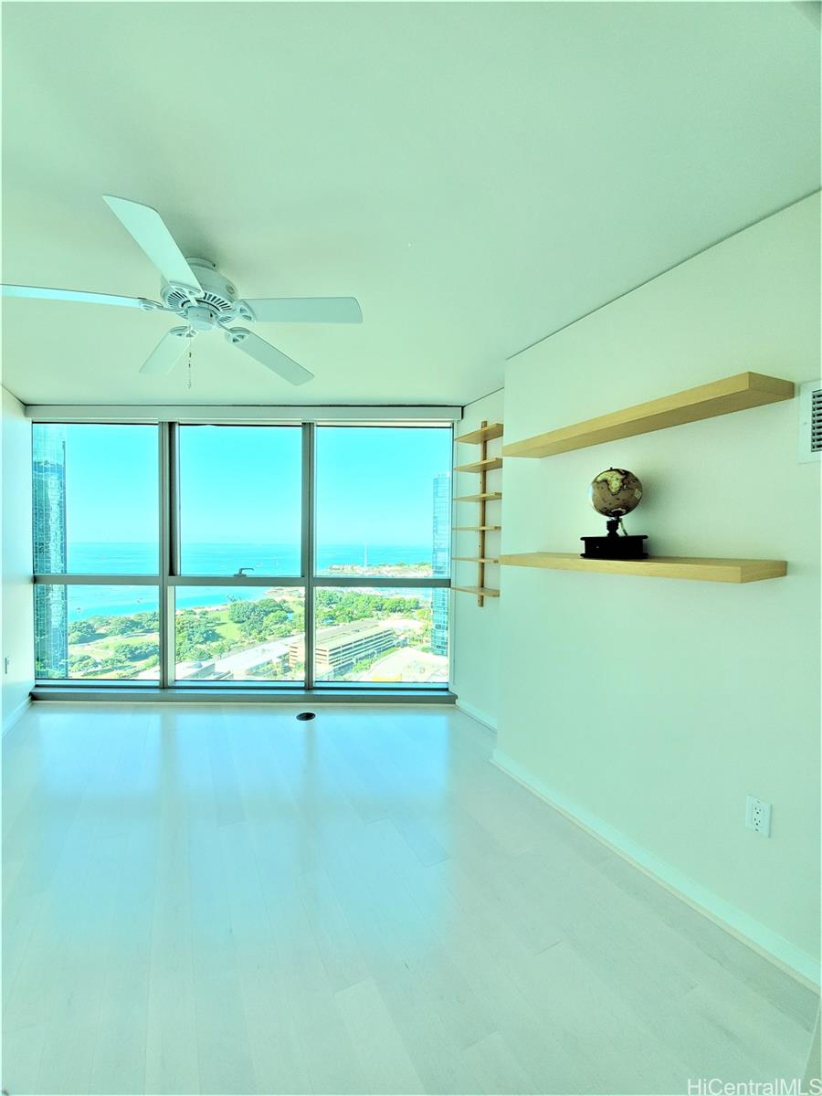 1177 Queen Street  Unit 3205