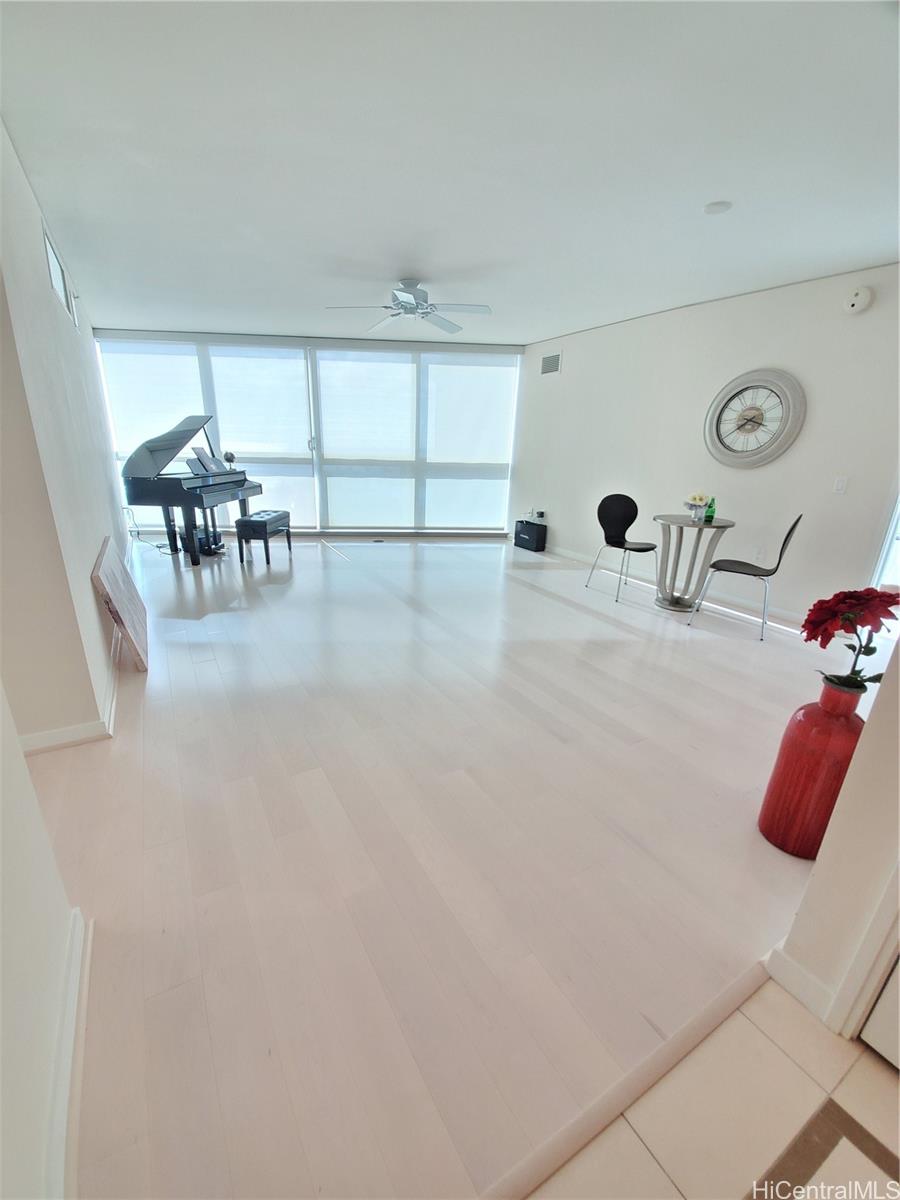 1177 Queen Street  Unit 3205
