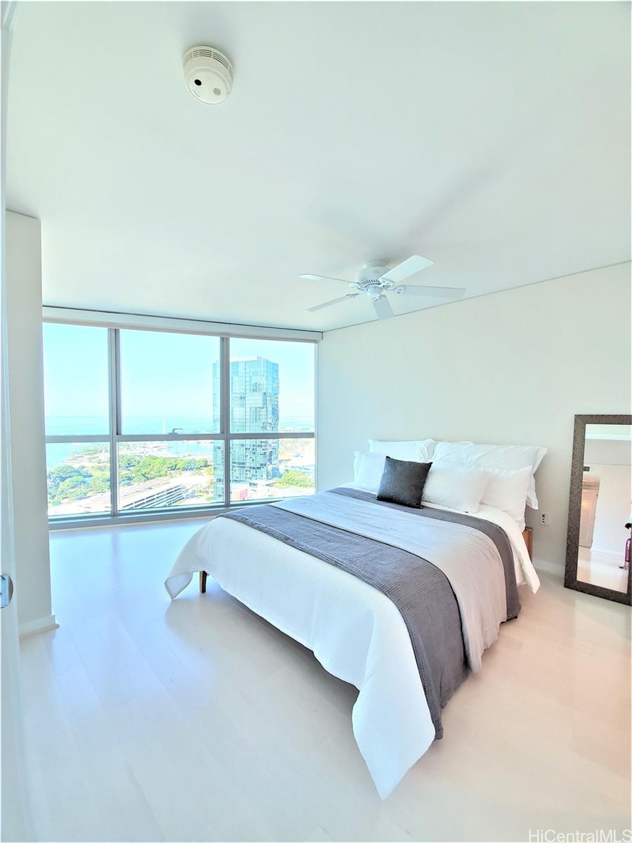 1177 Queen Street  Unit 3205
