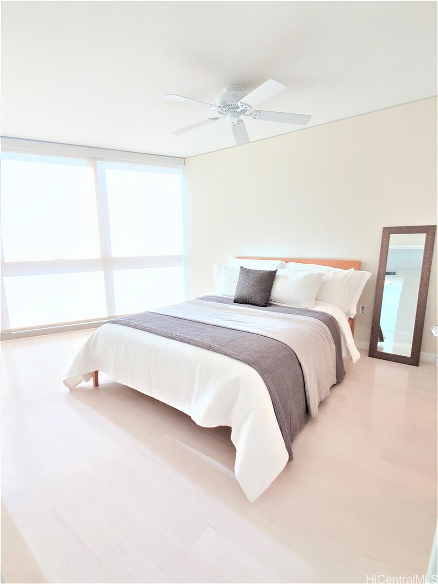 1177 Queen Street  Unit 3205
