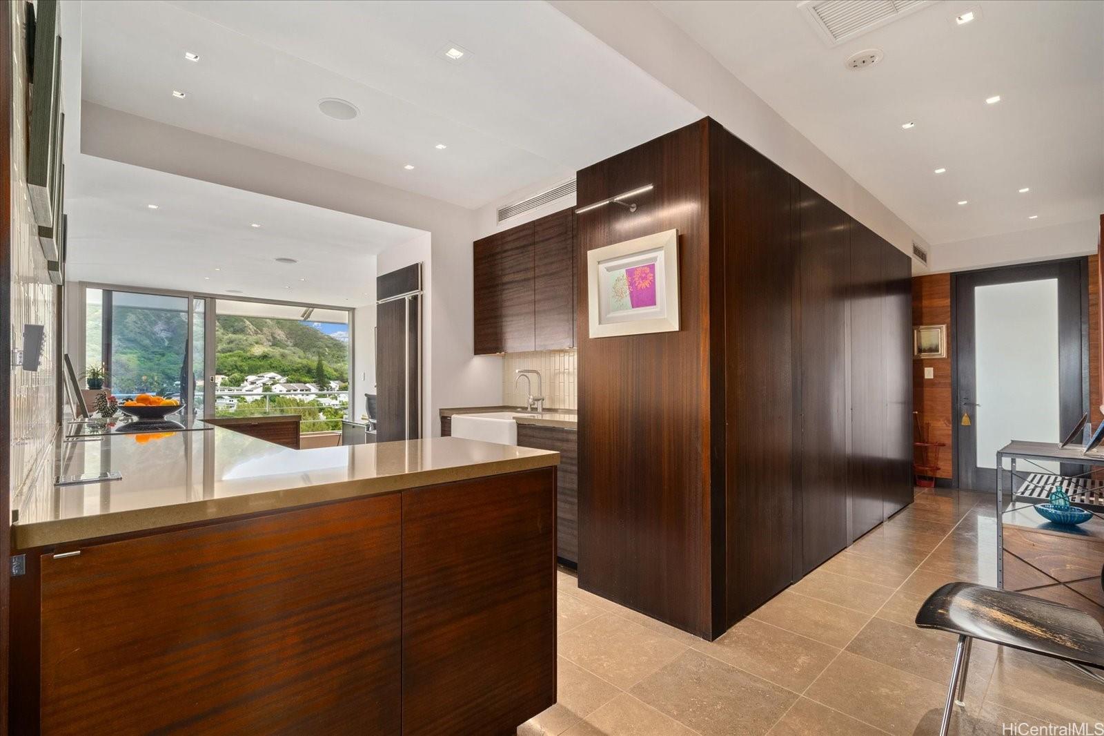 2979 Kalakaua Avenue  Unit 904