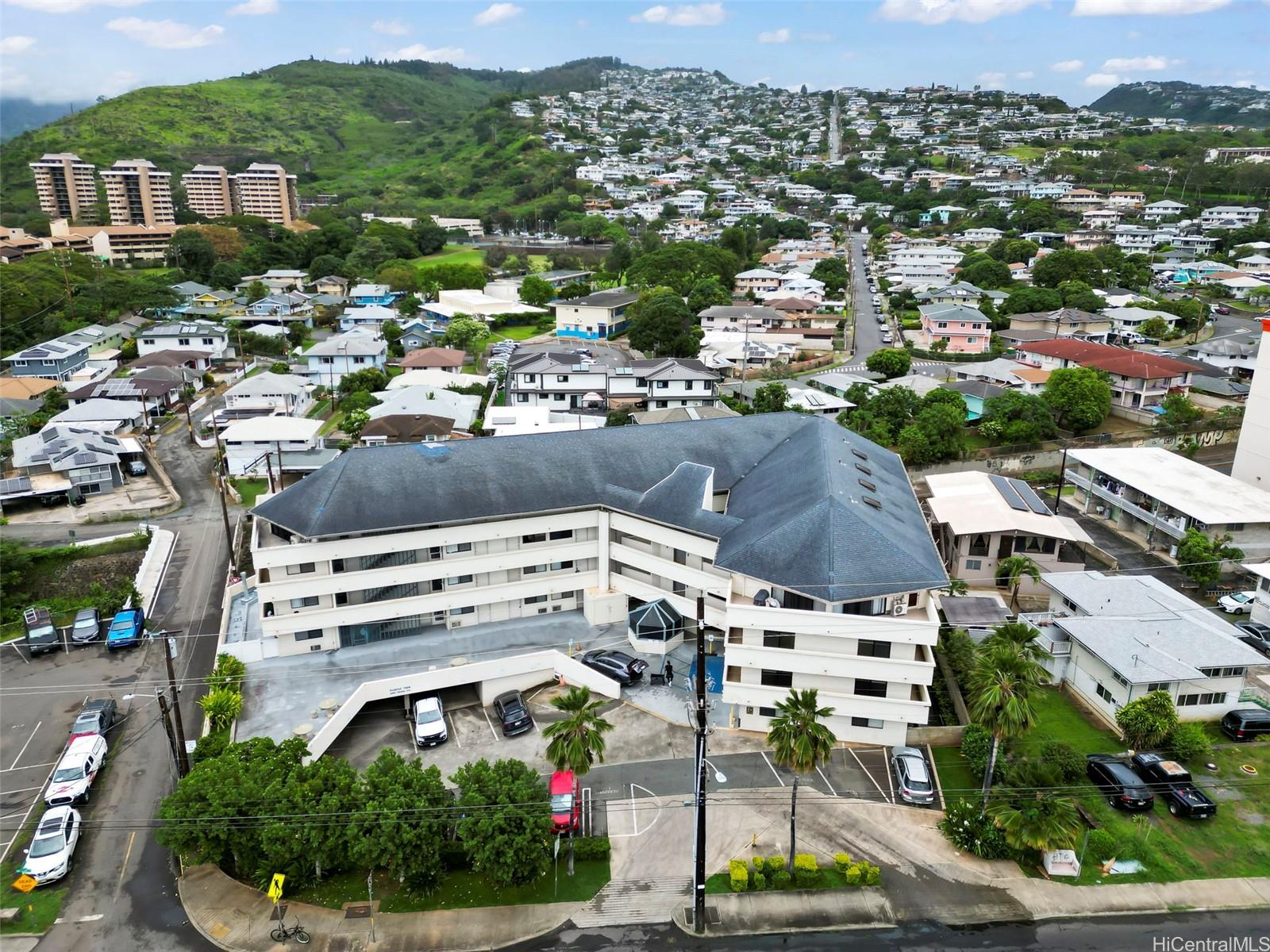 2860 Waialae Avenue  Unit PH3