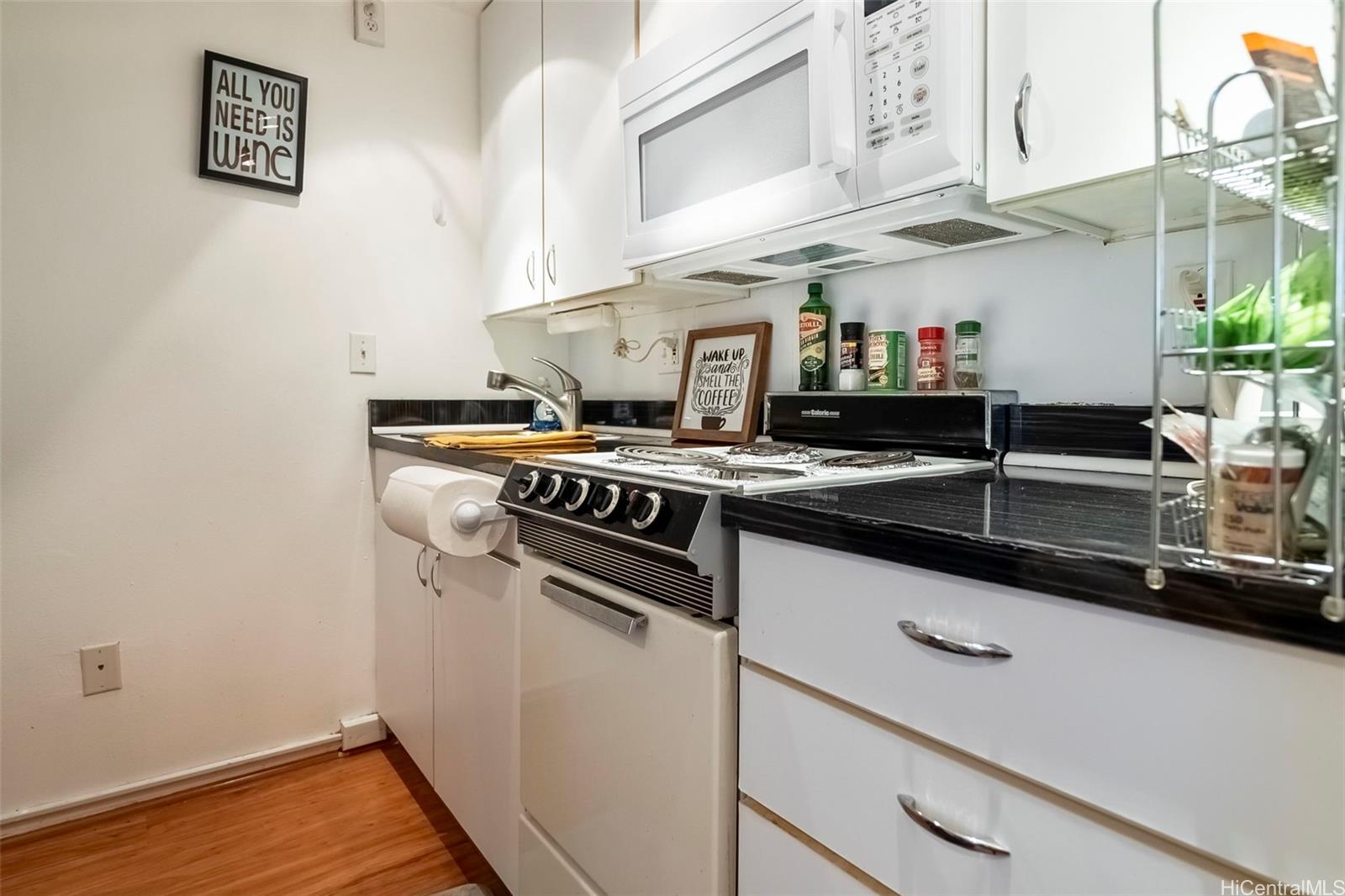 2860 Waialae Avenue  Unit PH3