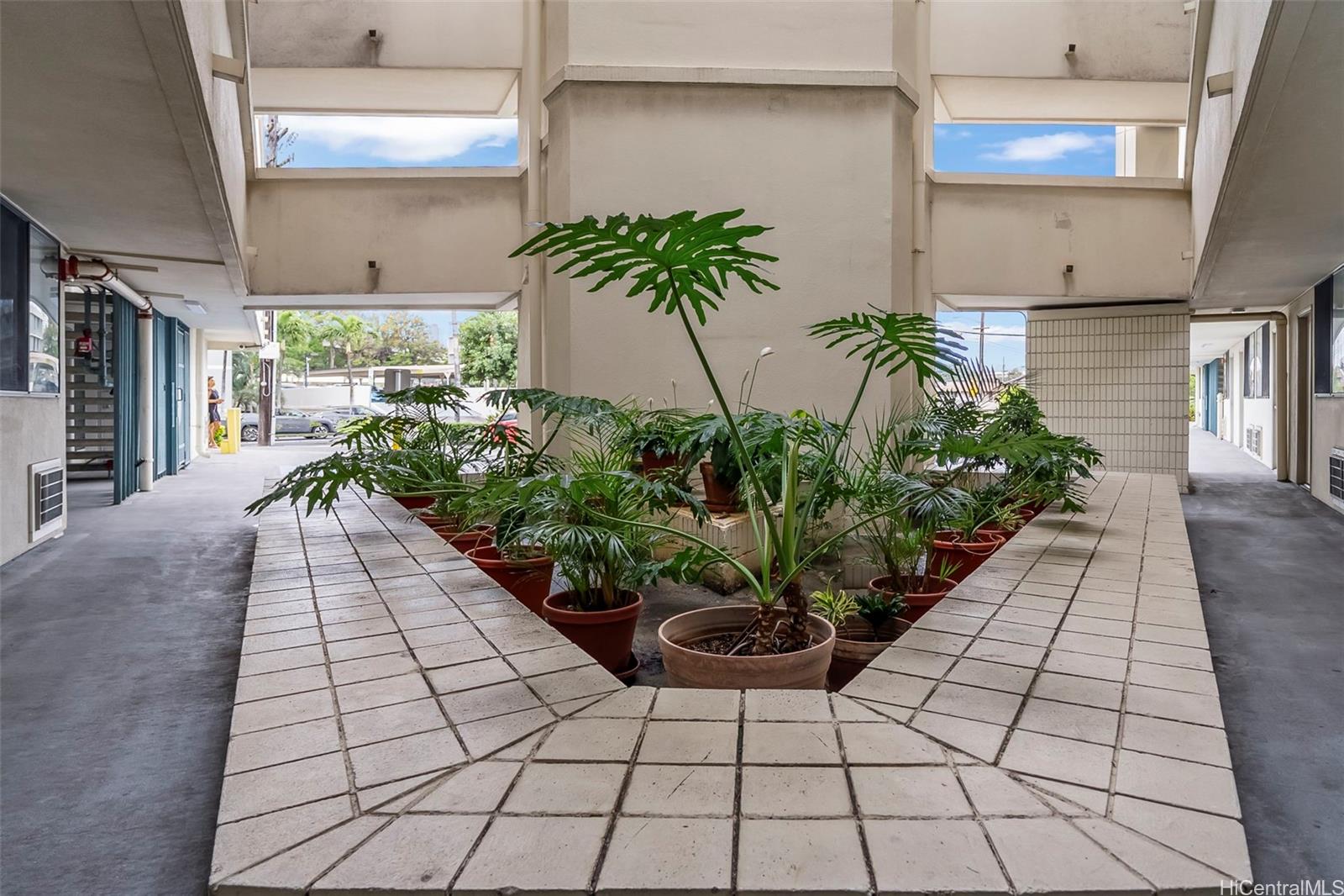 2860 Waialae Avenue  Unit PH3