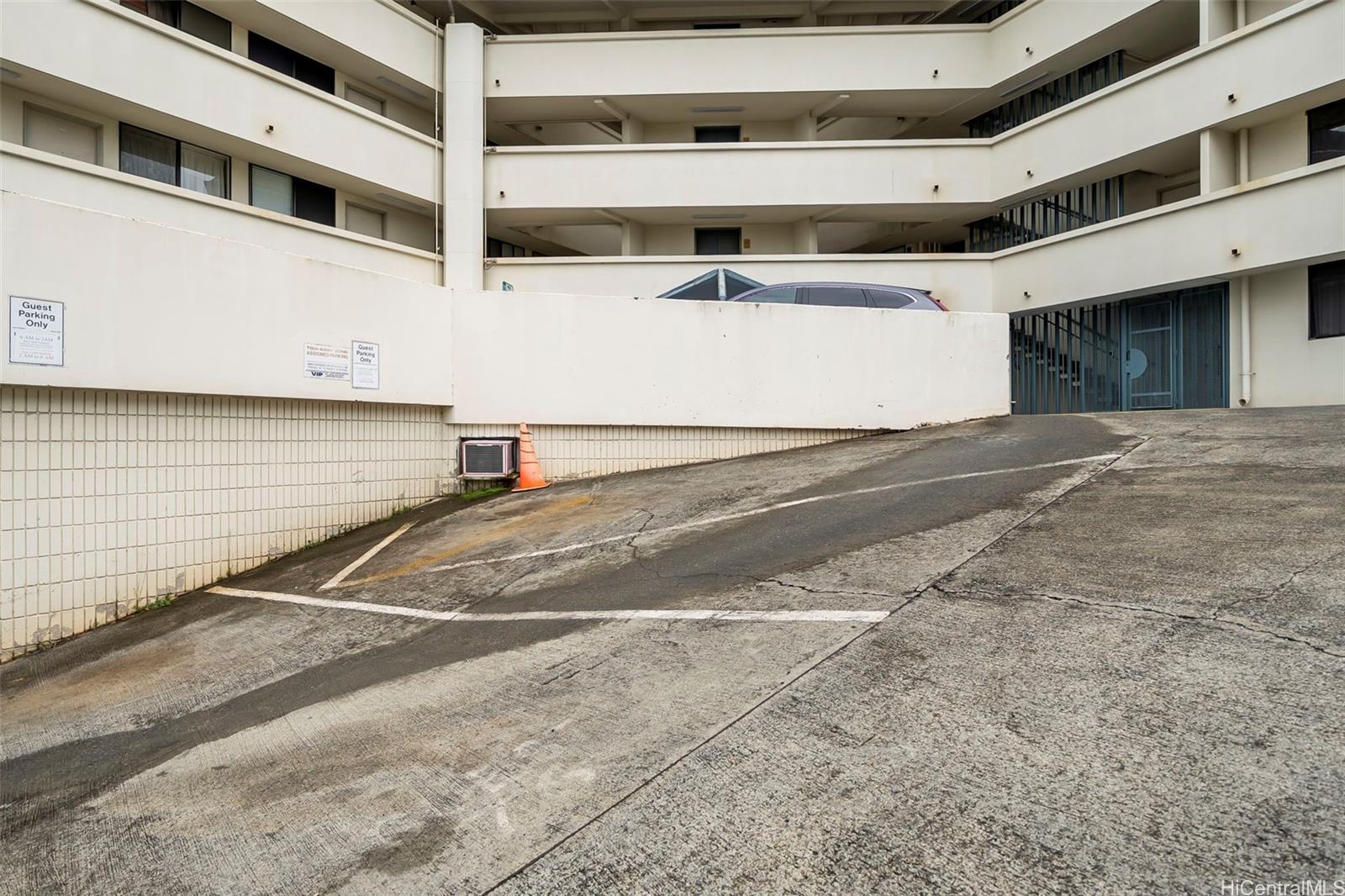 2860 Waialae Avenue  Unit PH3