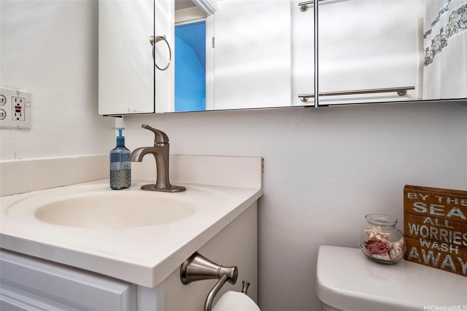 2860 Waialae Avenue  Unit PH3
