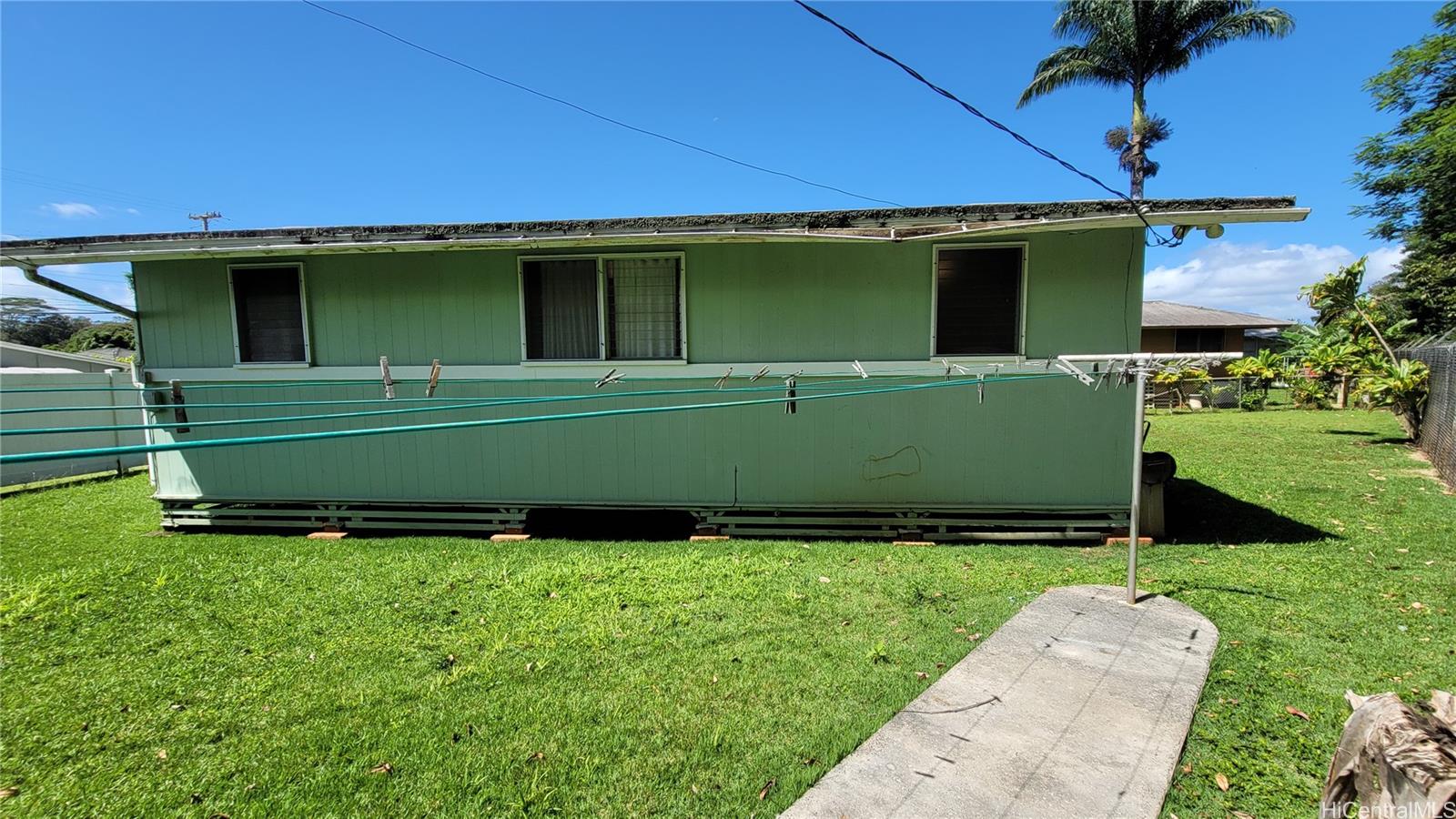 2202A California Avenue Unit A Wahiawa HI 96786 listed 04242023