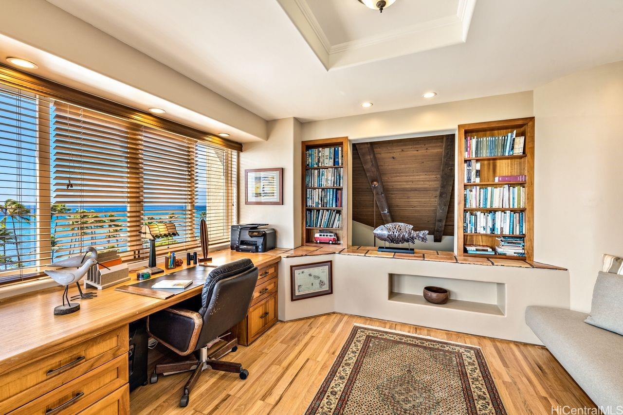 3210 Diamond Head Road  Unit 4