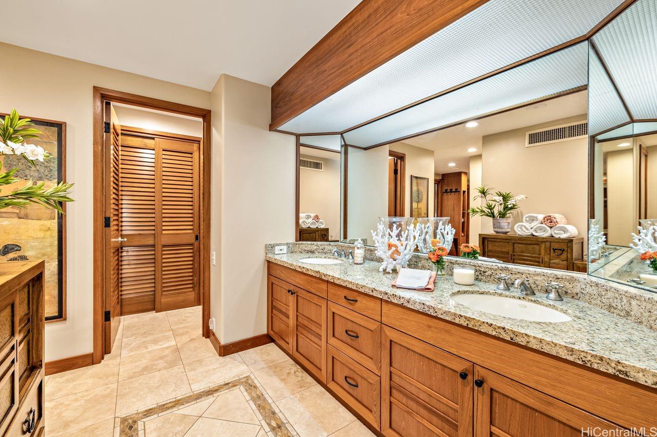 3210 Diamond Head Road  Unit 4