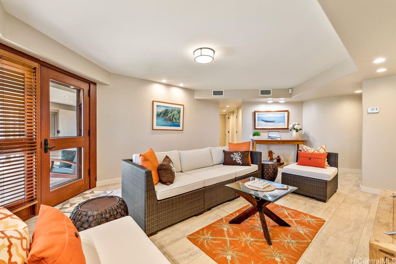 3210 Diamond Head Road  Unit 4