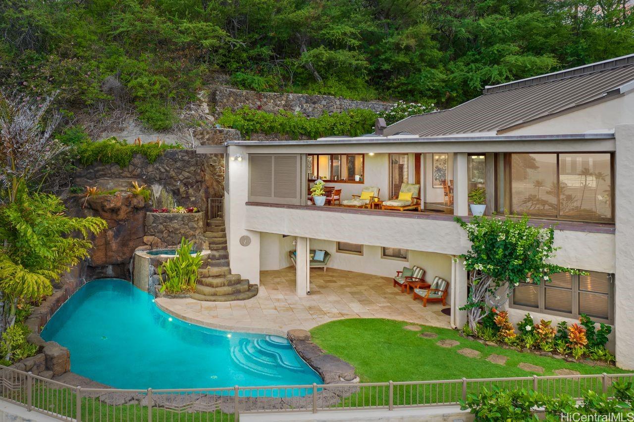 3210 Diamond Head Road  Unit 4