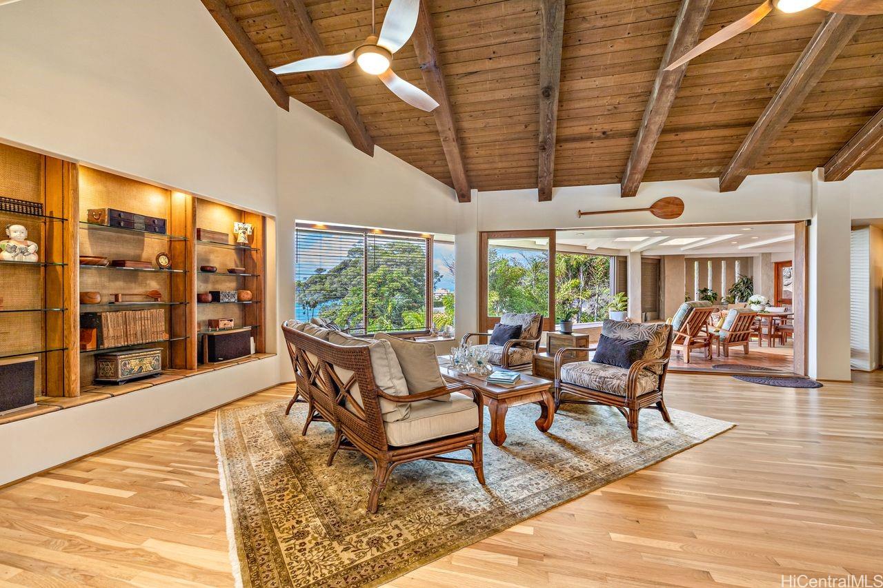 3210 Diamond Head Road  Unit 4