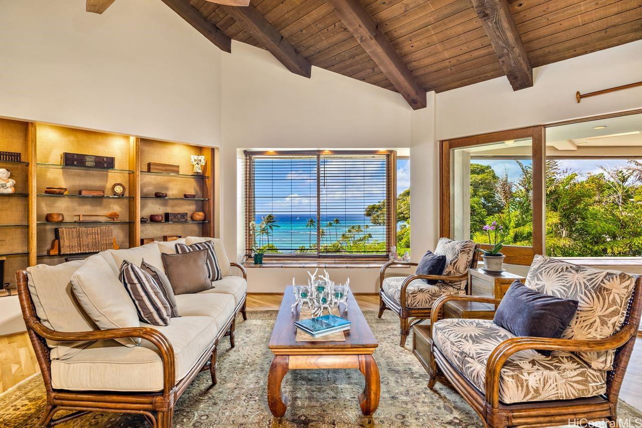 3210 Diamond Head Road  Unit 4