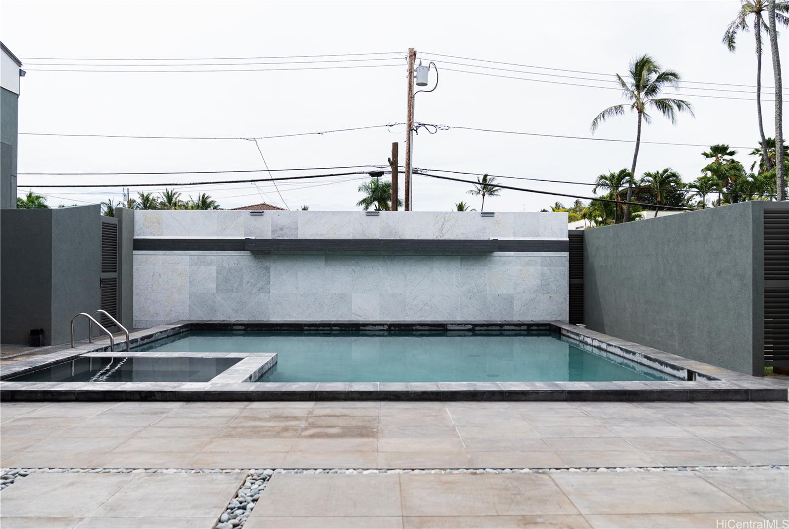 4758 Kahala Avenue