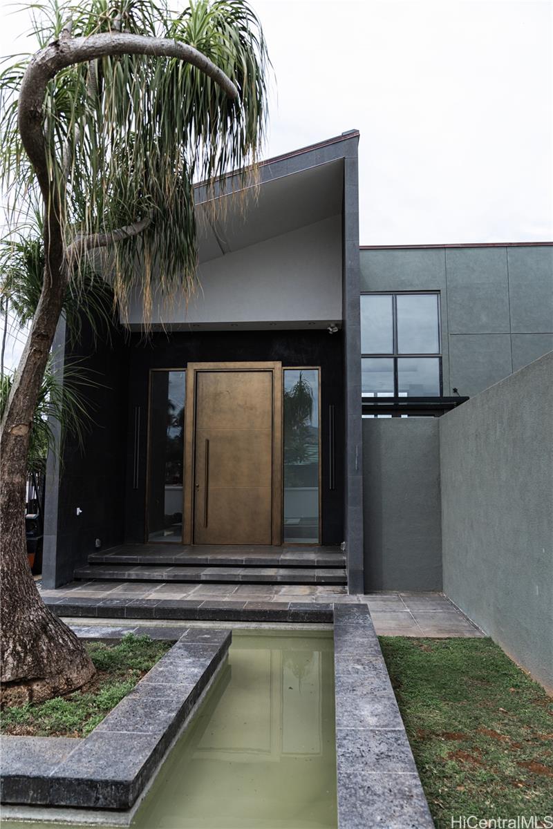 4758 Kahala Avenue