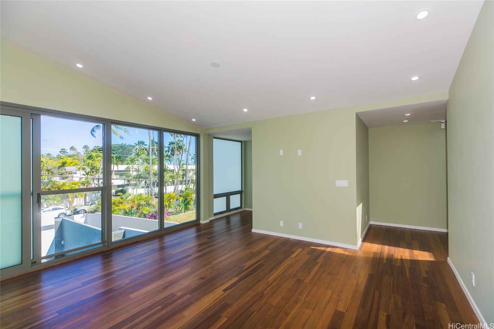 4758 Kahala Avenue