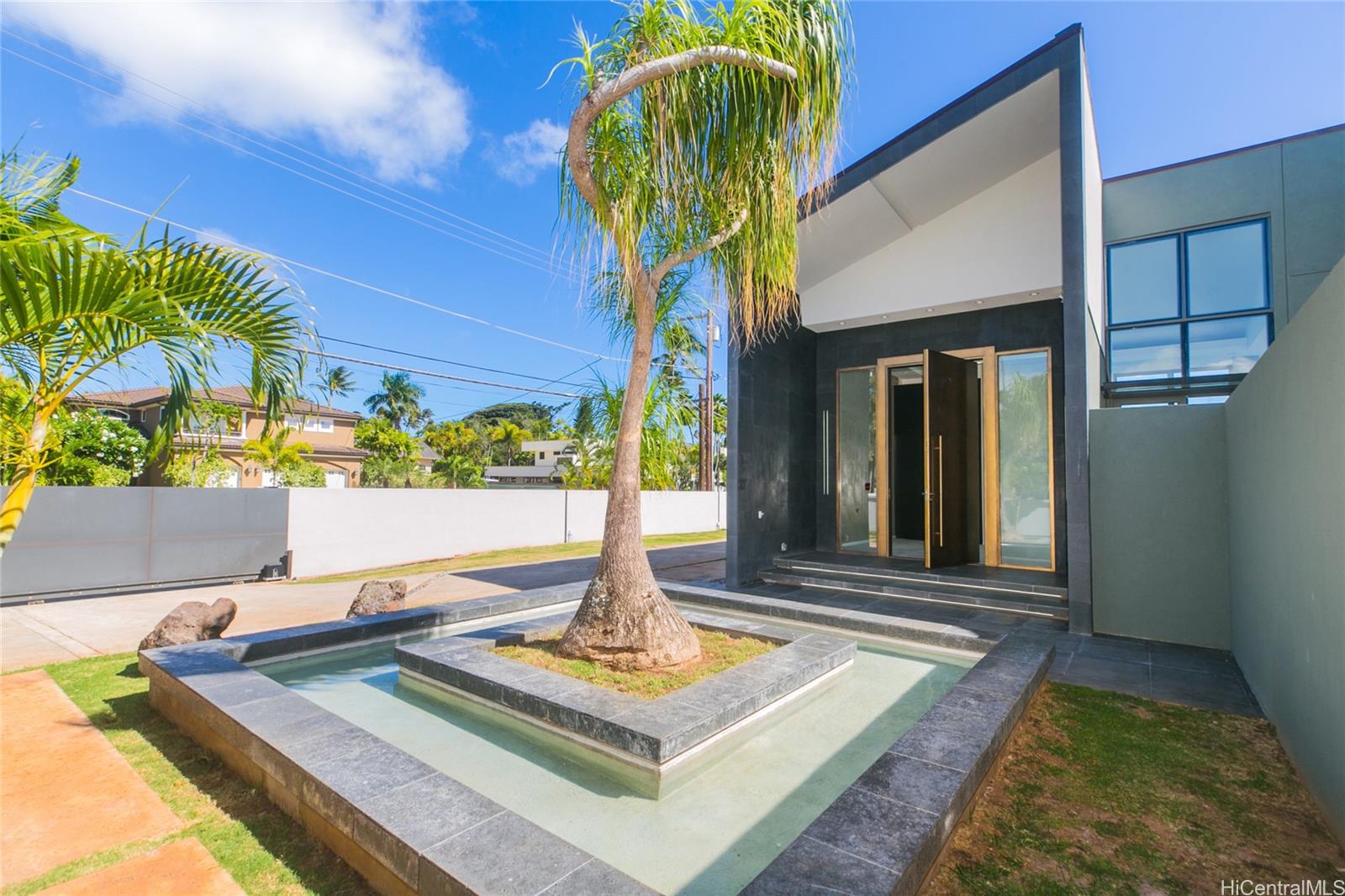 4758 Kahala Avenue