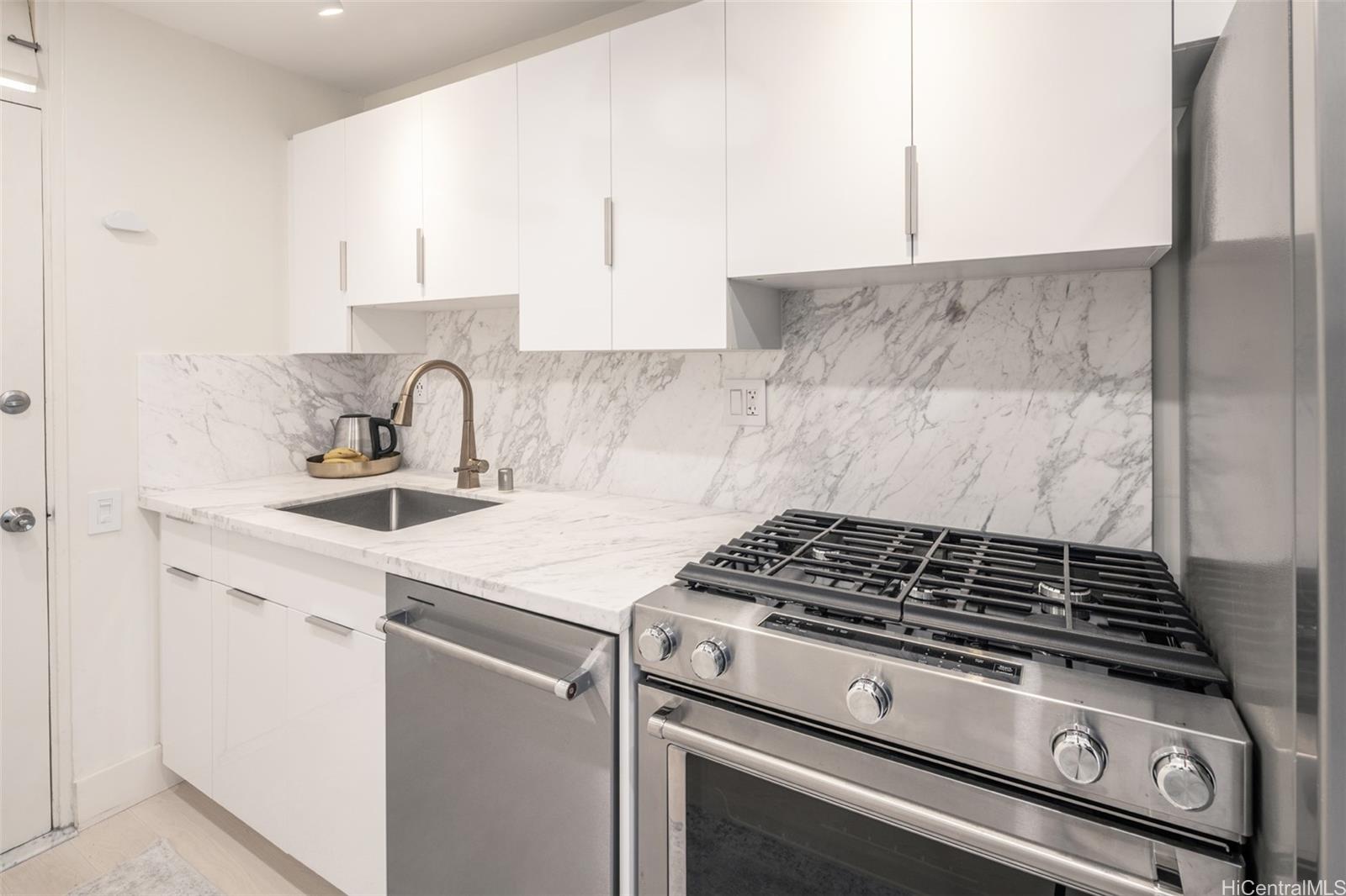 2895 Kalakaua Avenue  Unit 506