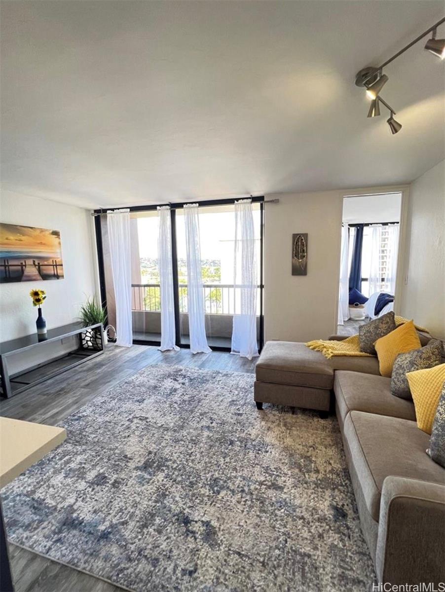 320 Liliuokalani Avenue  Unit 902