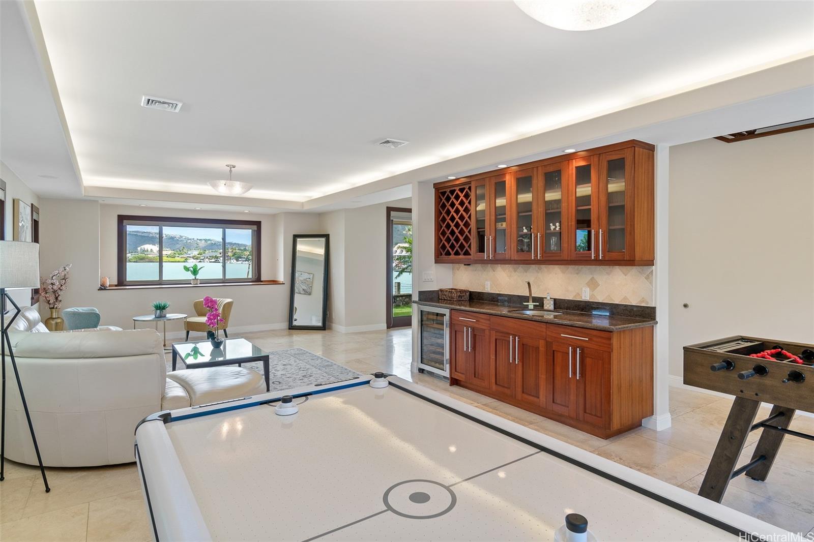 7096 Kalanianaole Highway