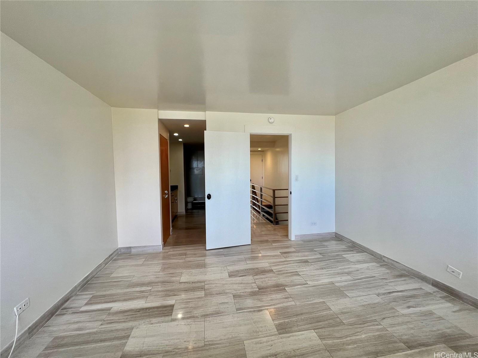 500 University Avenue  Unit 904