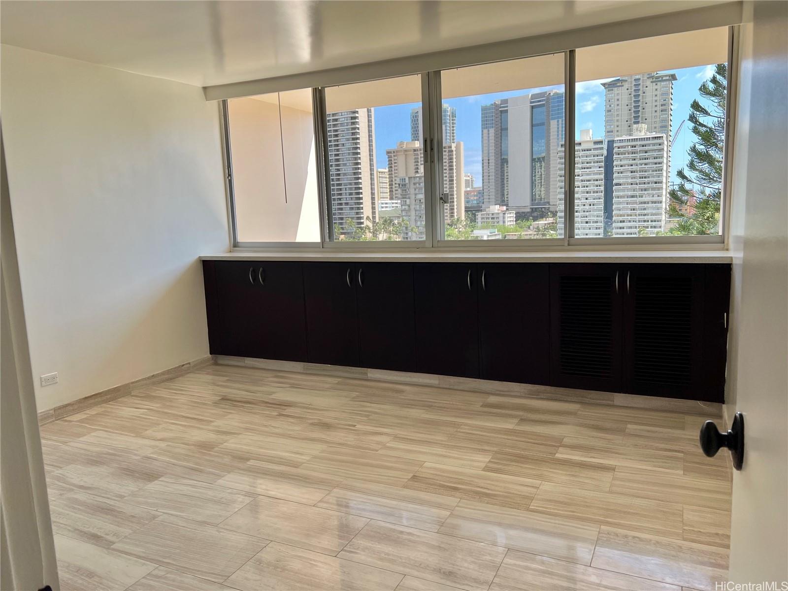 500 University Avenue  Unit 904