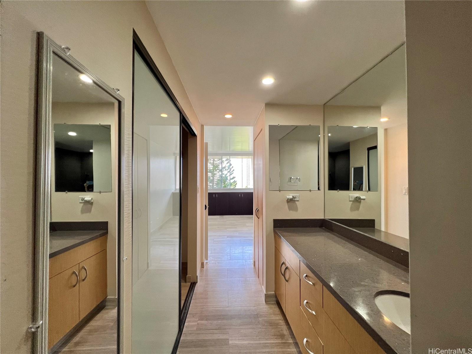 500 University Avenue  Unit 904