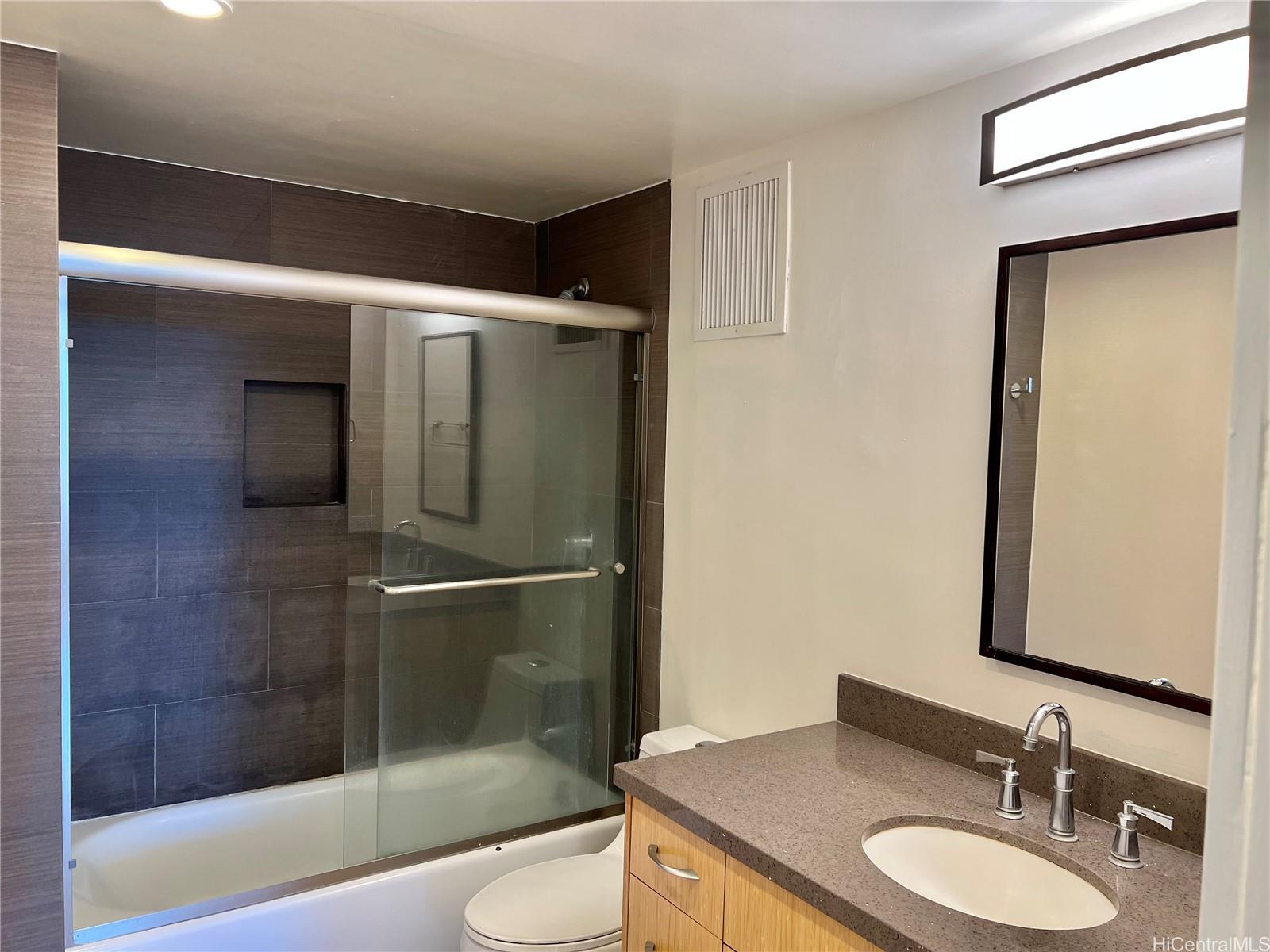 500 University Avenue  Unit 904