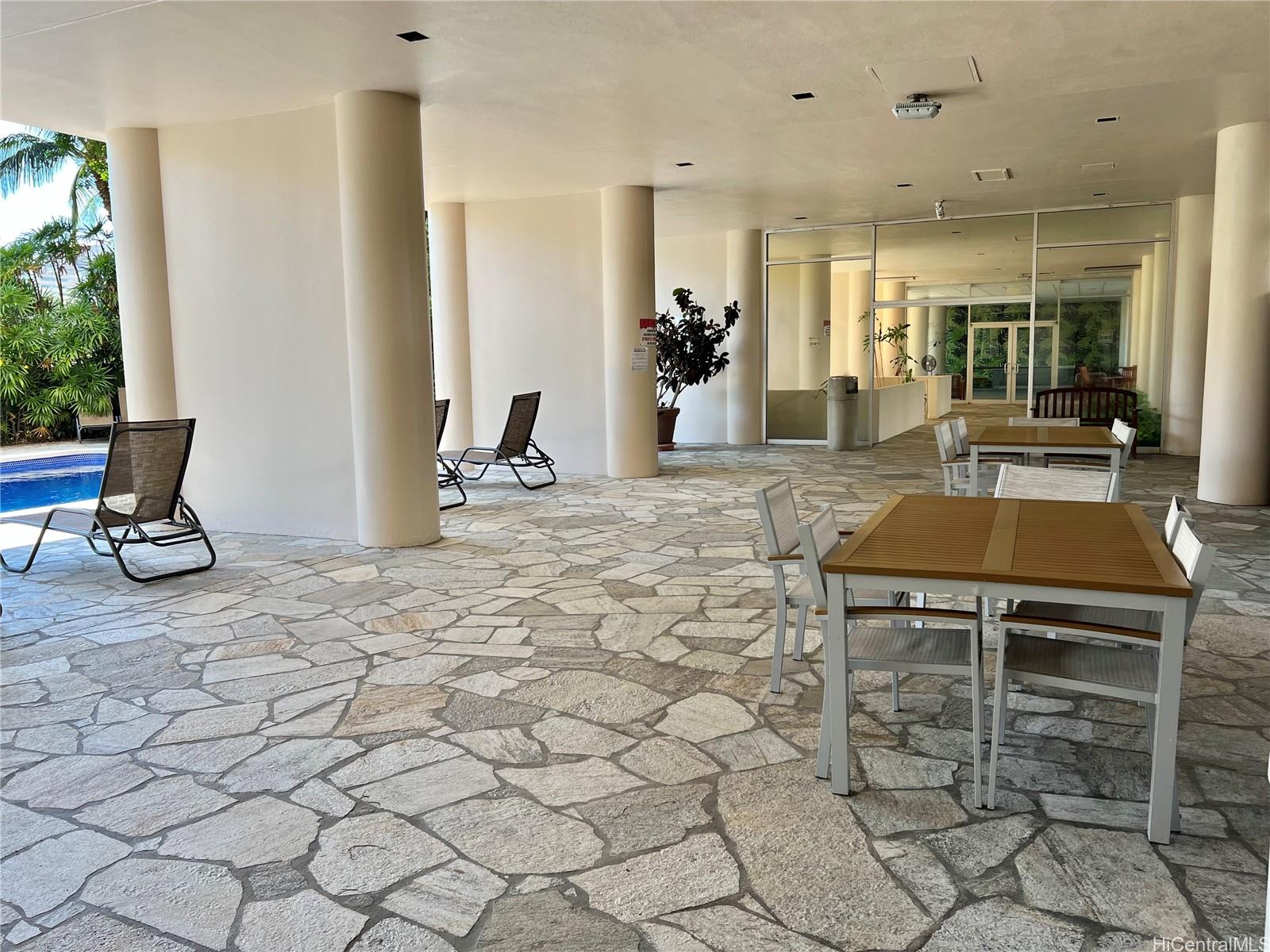 500 University Avenue  Unit 904