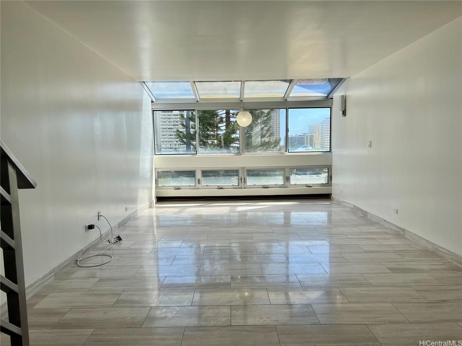 500 University Avenue  Unit 904