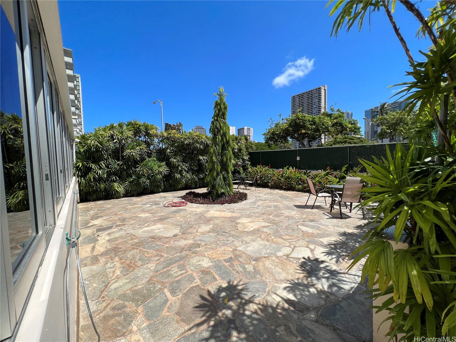 500 University Avenue  Unit 904