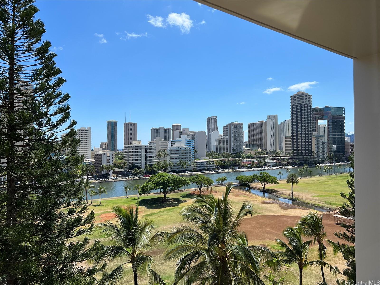 500 University Avenue  Unit 904