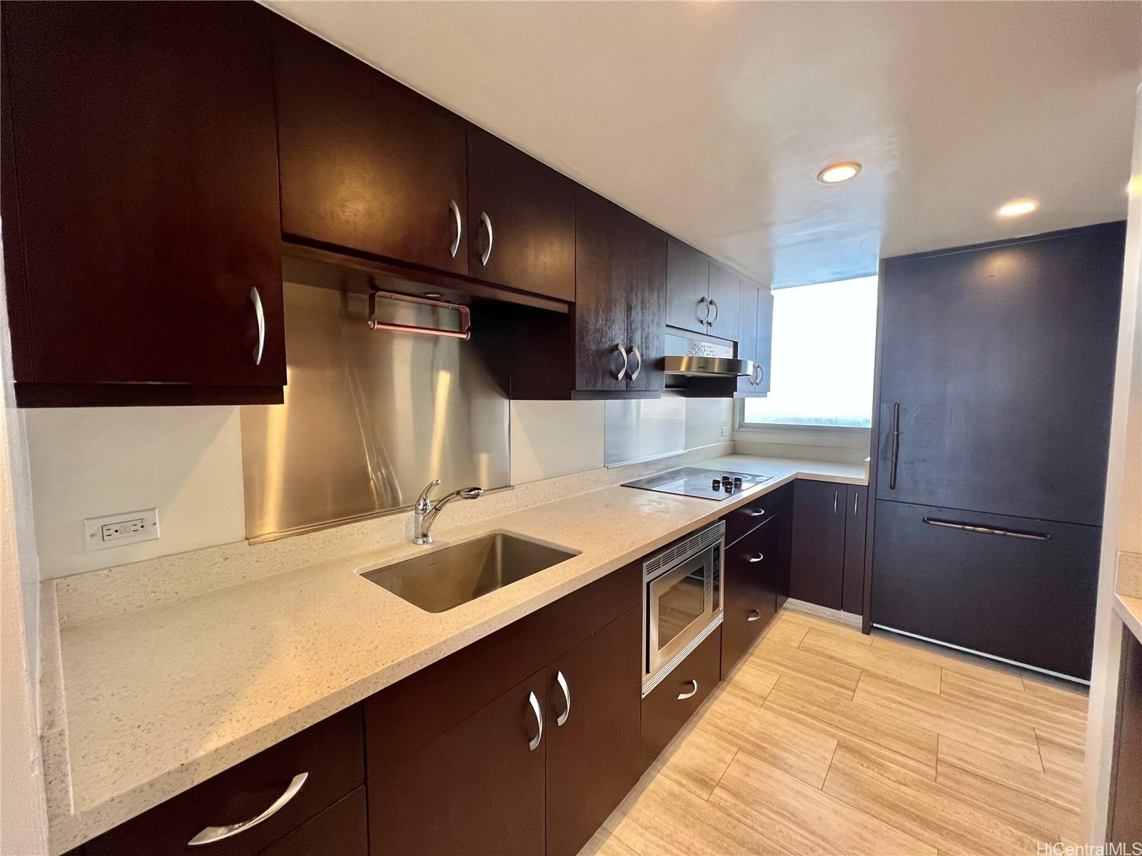 500 University Avenue  Unit 904